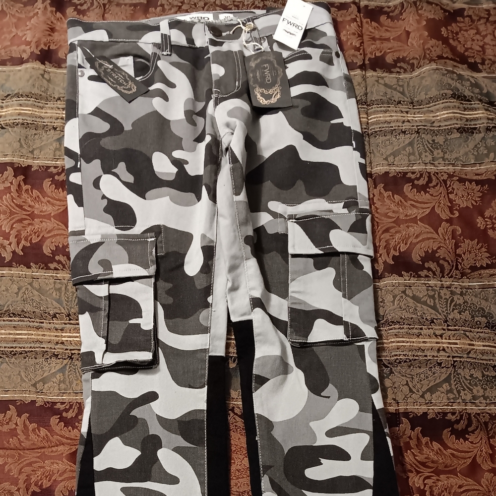 FWRD Denim Slim Fit Men's 30×36 Black/Gray Camo Cargo Pants Brand New W-Tags